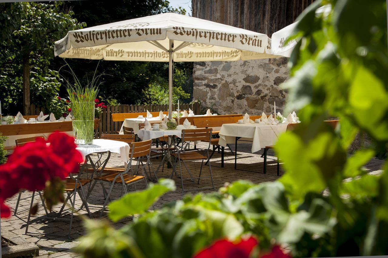 Hotel Wirtshaus Am Schloss Aicha vorm Wald Luaran gambar