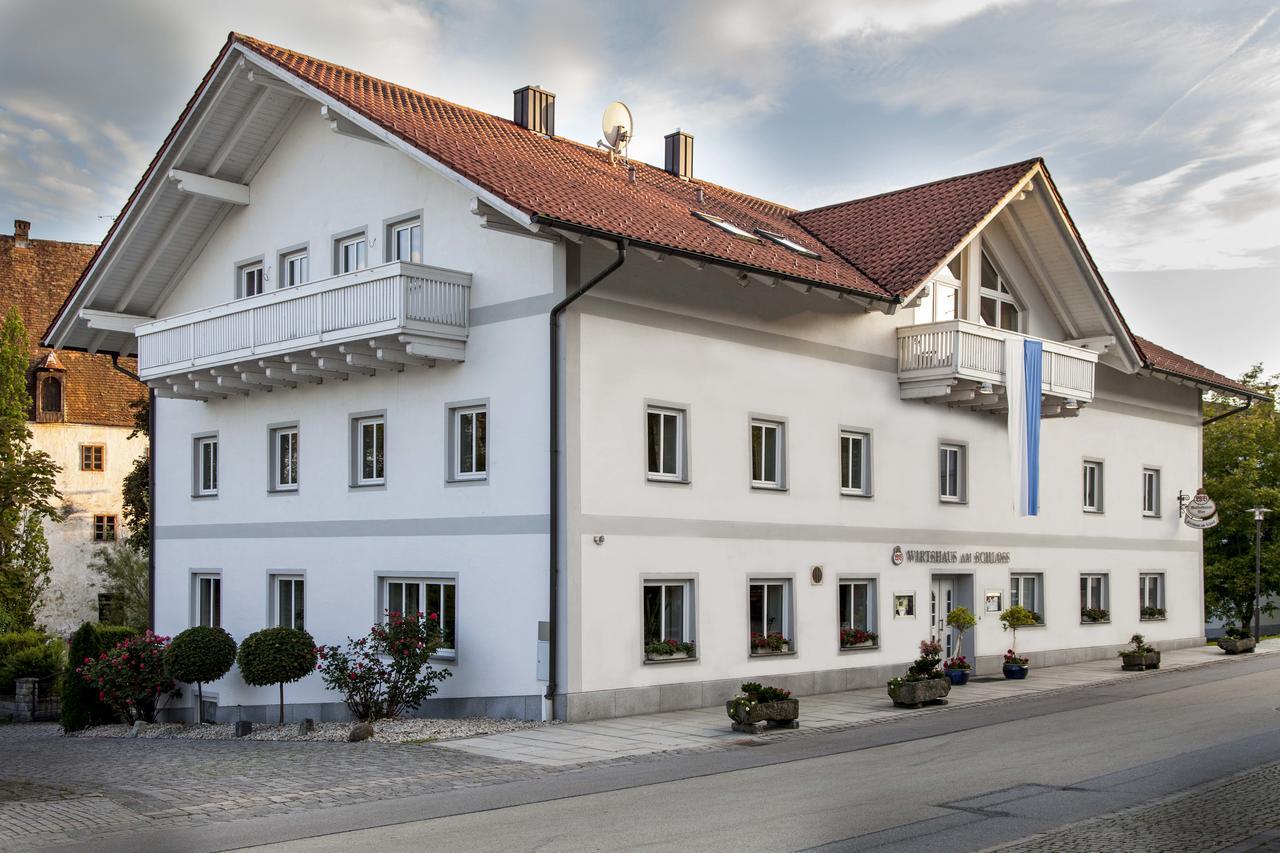 Hotel Wirtshaus Am Schloss Aicha vorm Wald Luaran gambar