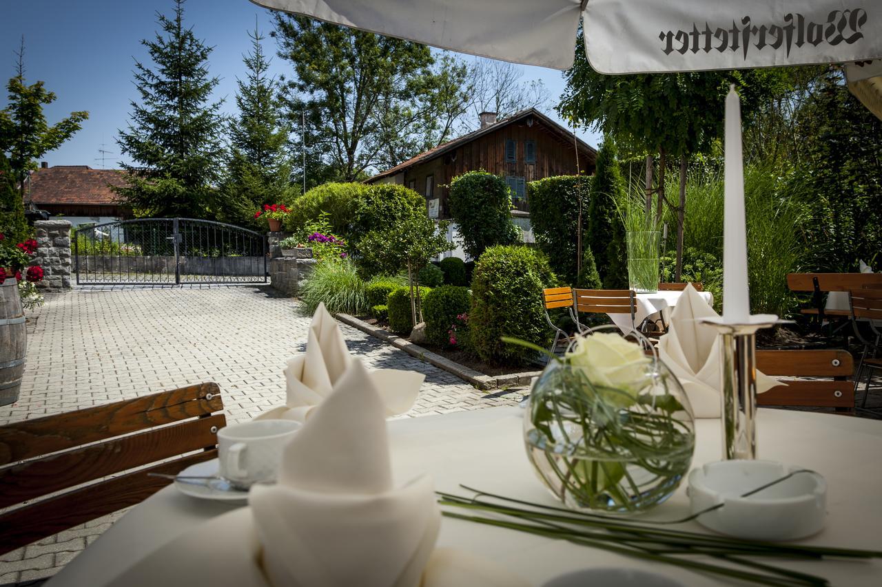 Hotel Wirtshaus Am Schloss Aicha vorm Wald Luaran gambar